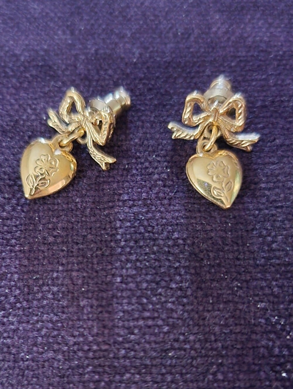 Gold bow & heart earrings